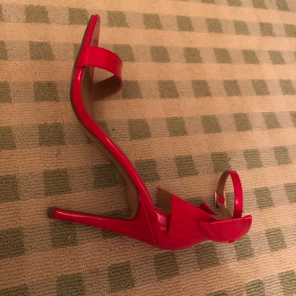 Pretty red heels with bow detail - Picture 4 of 5